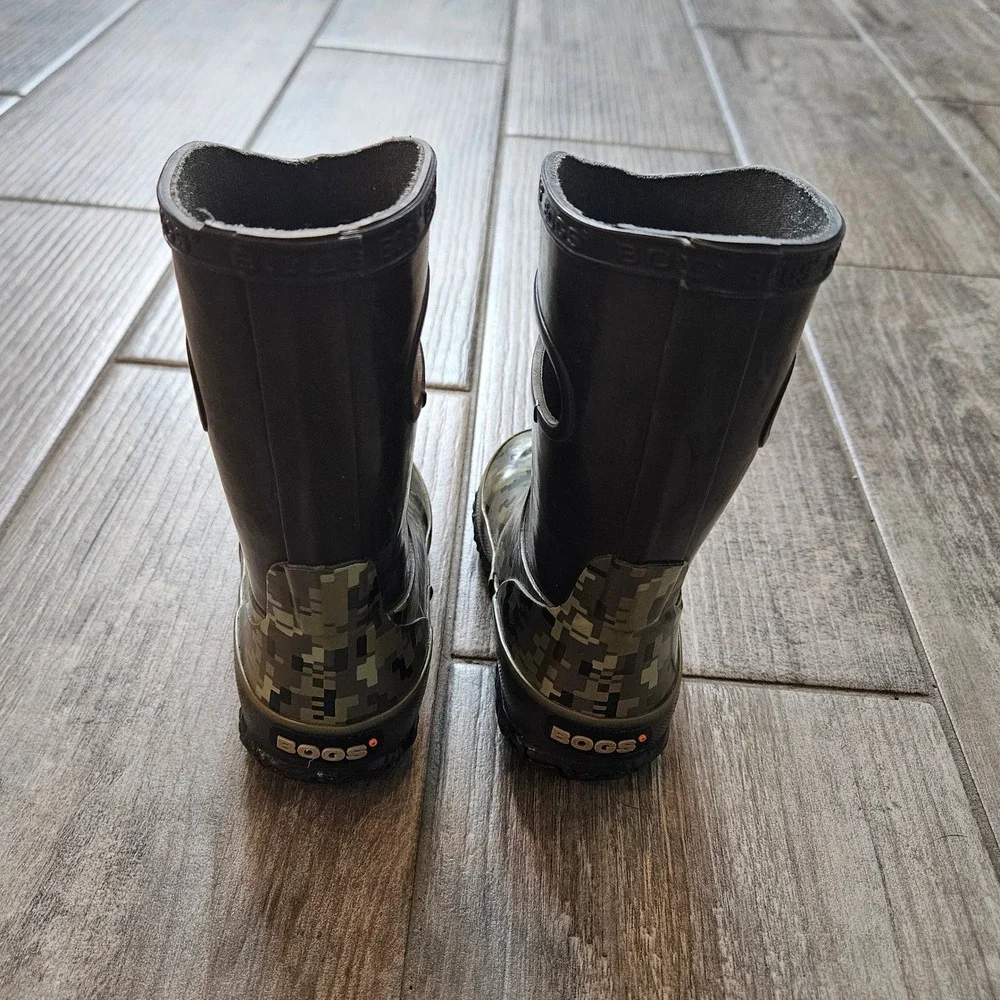 Bogs Rain Boots Size 7 Gray Digital Camo Waterproof Pull On Outdoor Play Nature